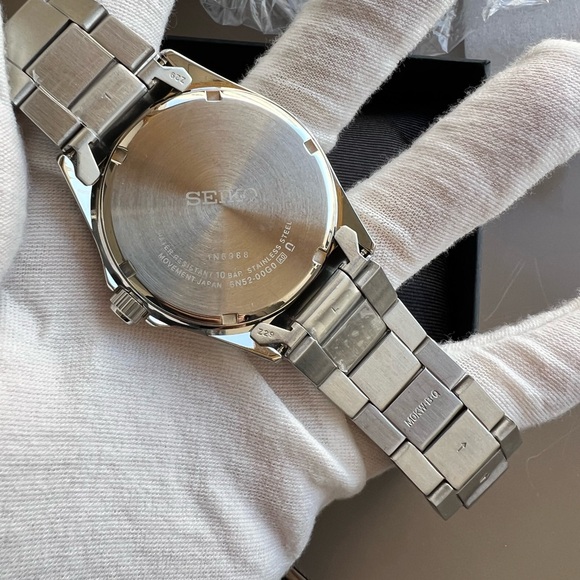 Seiko Sport Black Dial Stainless Steel Men’s Watch SUR505 - Picture 3 of 4